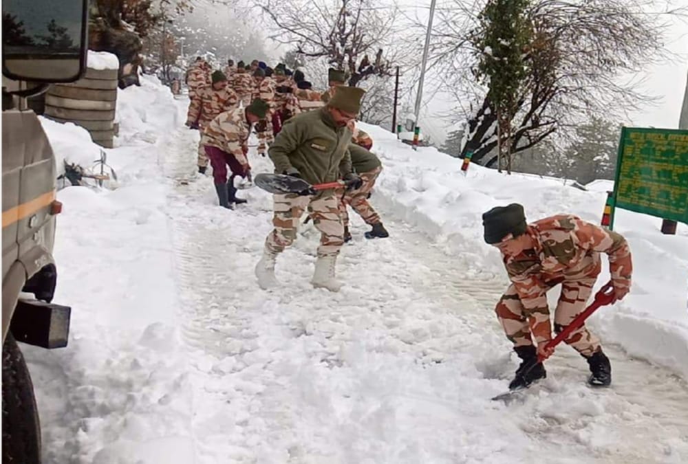 Army And ITBP Soldiers Remove Heavy Snow from Niti and mana Highway See Photos