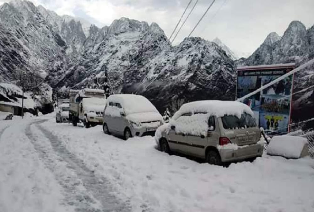Army And ITBP Soldiers Remove Heavy Snow from Niti and mana Highway See Photos