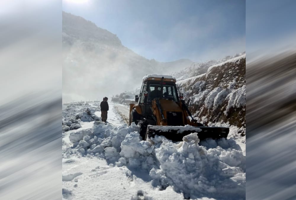 Gangotri and Yamunotri highway closed from four days even snowfall stopped