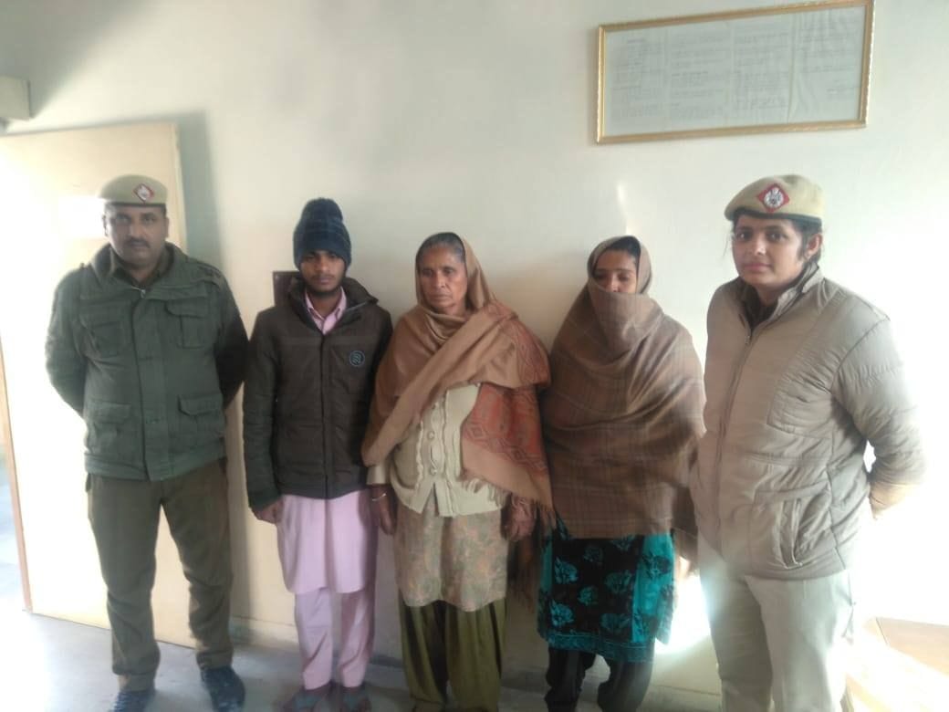 smugglers arrested, Mother-daughter and nephew arrested, fatehabad