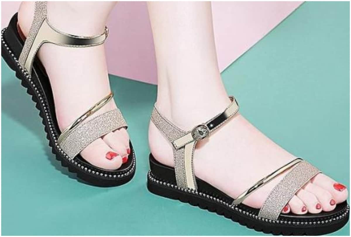 comfortable and fashionable footwear for monsoon