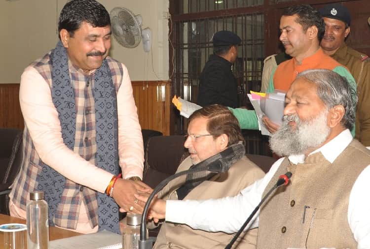 Haryana News: Haryana Home Minister Anil Vij reached in Rohtak