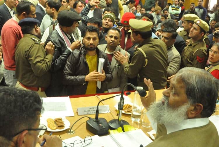 Haryana News: Haryana Home Minister Anil Vij reached in Rohtak