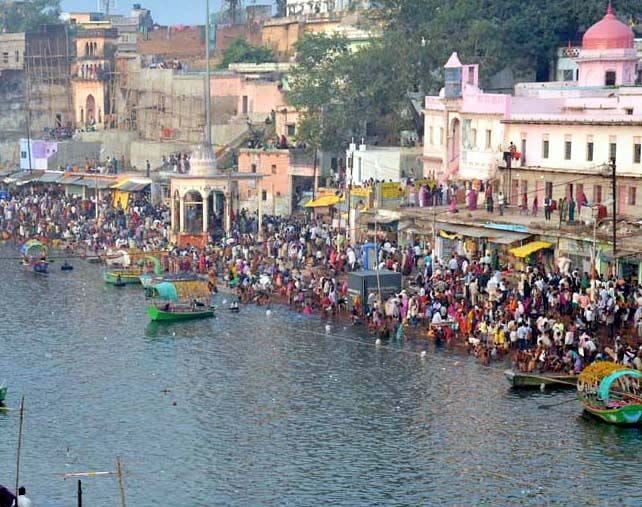 Faith did not deteriorate due to cold, thousands of devotees took a dip on first day of Magh mela