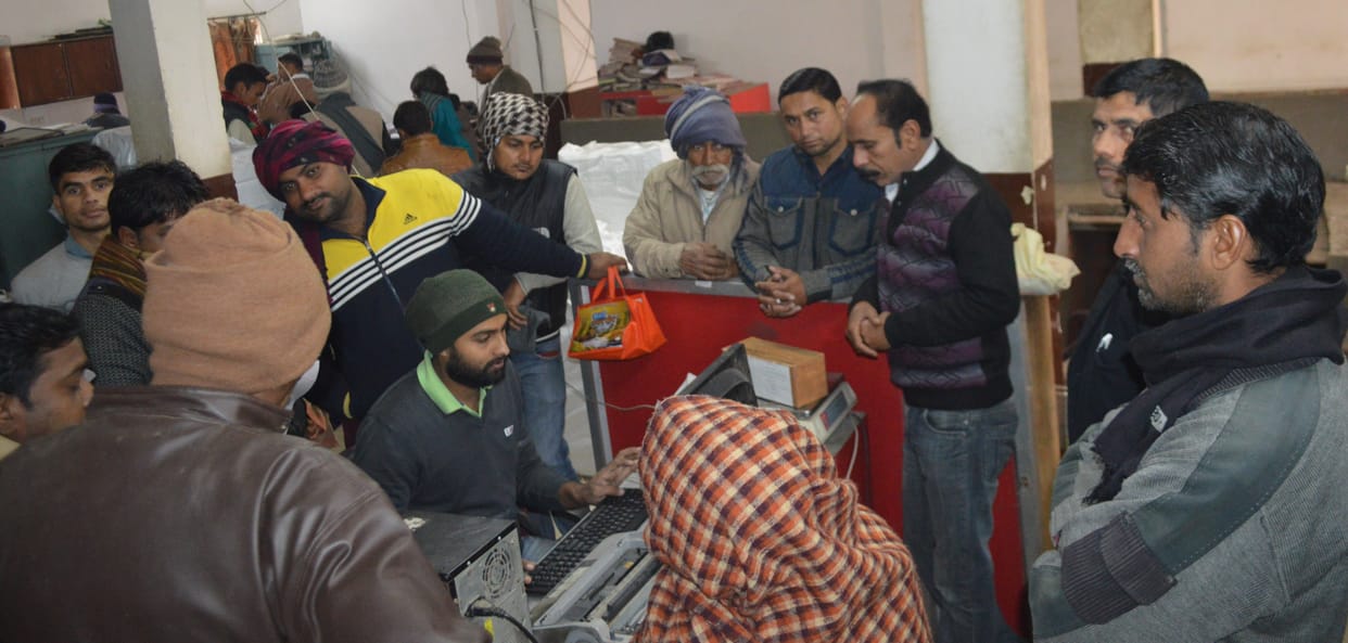 Hathras: Crowd for work in government offices after strike