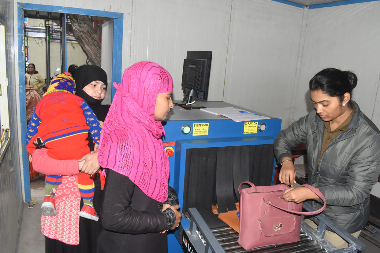 X-ray baggage machine installed at the court gate