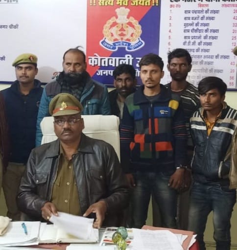 A truck full of oxen caught, five animal smugglers arrested