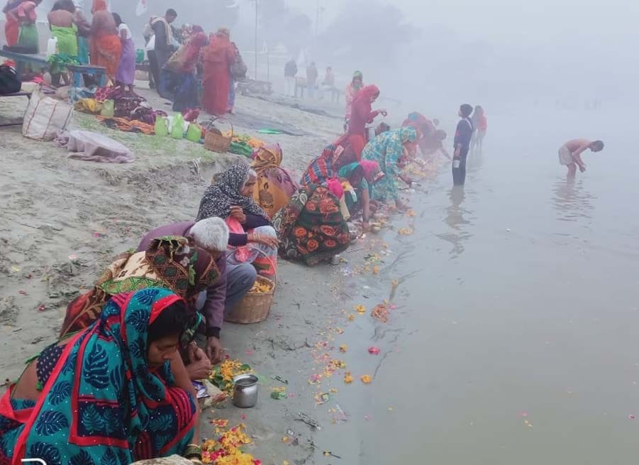 Devotees bathe Ganges on Paush Purnima