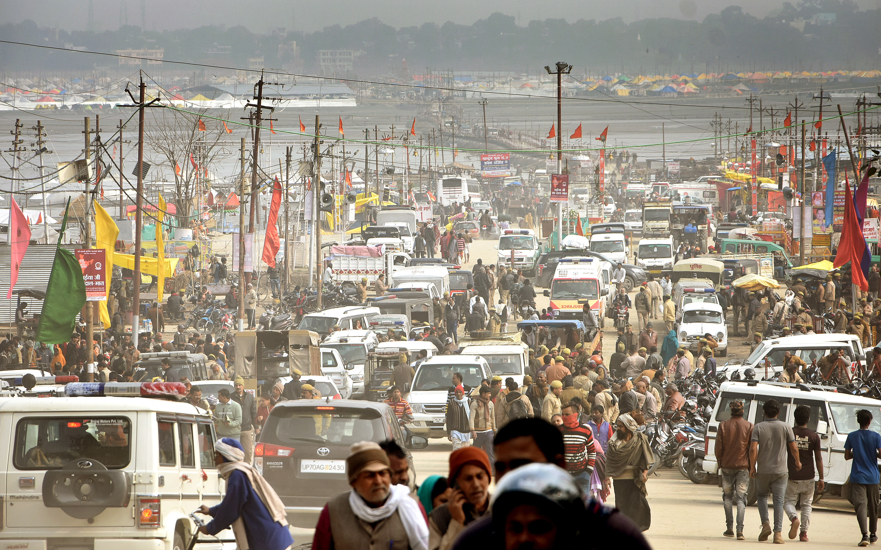Paush Purnima bathing today, lakhs of devotees reached Sangam