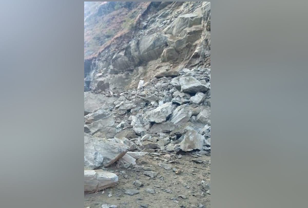 Himachal Pradesh Rampur Nirmand road blocked due to landslide