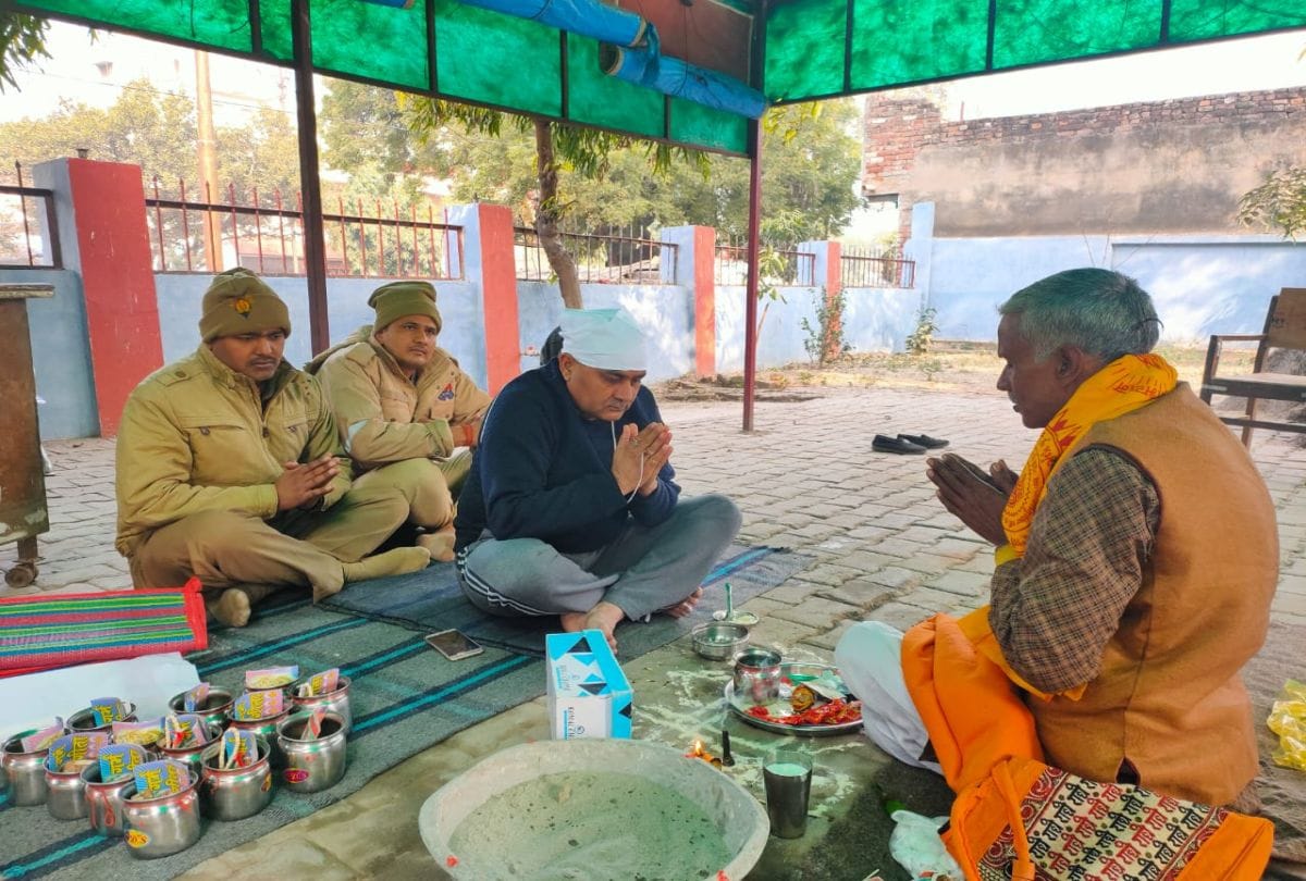 Up Police Inspector Worshiped of Peace For mentally ill girl