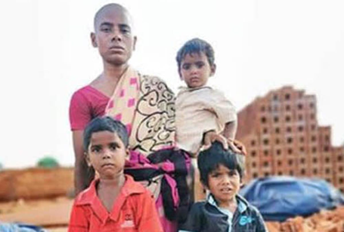 Salem Prema widow Sales her Hair for 150 rupees to Feed three Kids