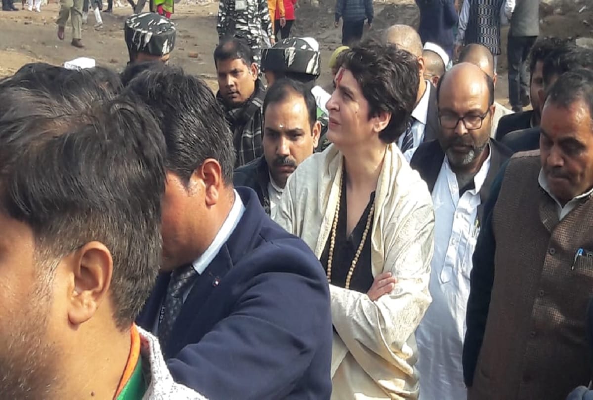 priyanka gandhi vadra varanasi visit all update