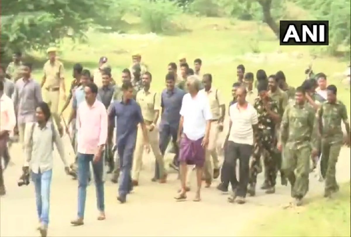 Andhra Pradesh Mandadam Amaravati stops villagers foot march from Uddandrayuni Palem