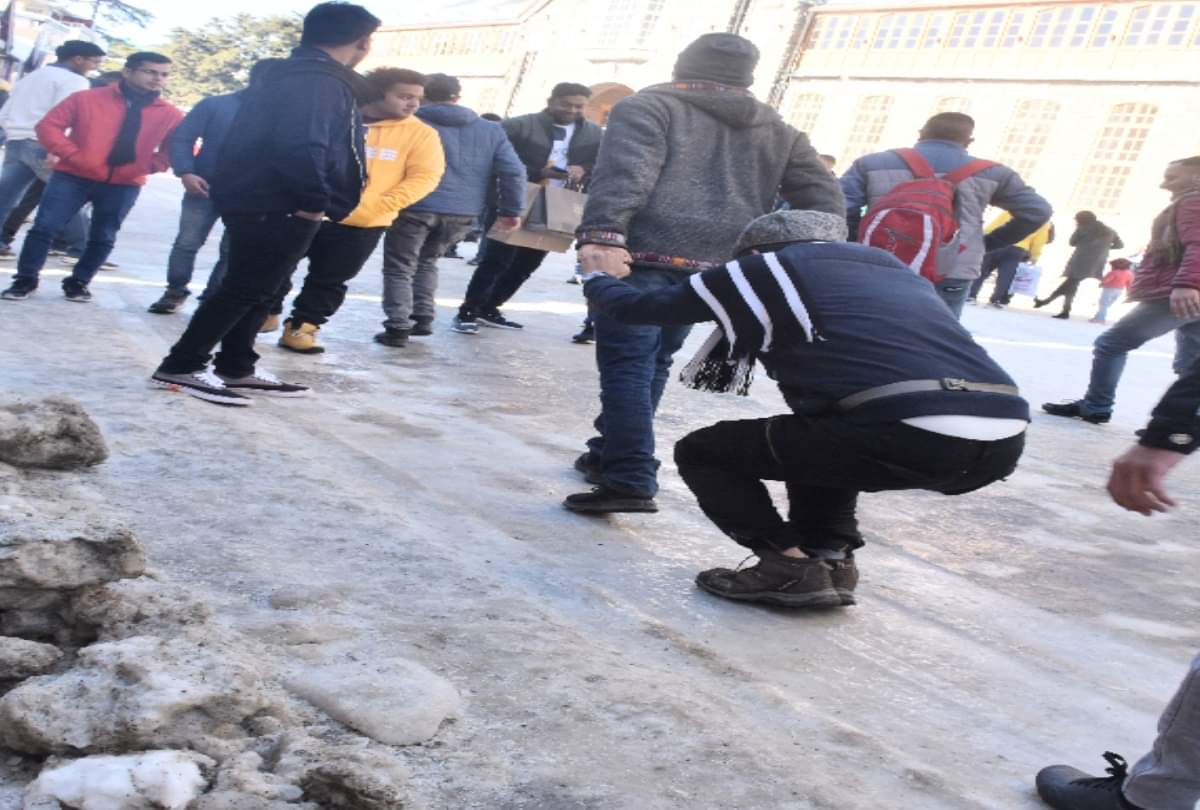 The roads of Shimla became killer, on more death due to slipping on snow, dozens injured