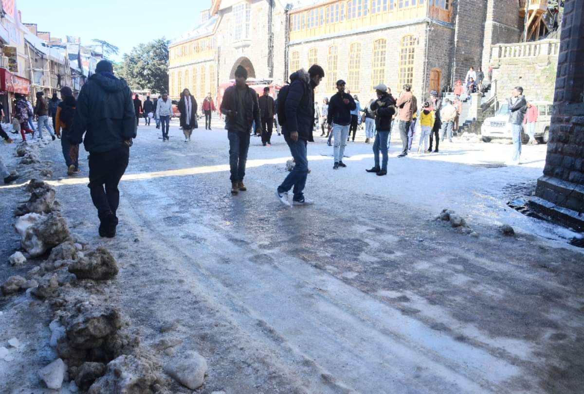 The roads of Shimla became killer, on more death due to slipping on snow, dozens injured