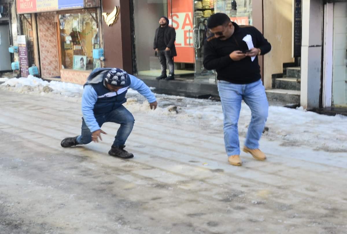 The roads of Shimla became killer, on more death due to slipping on snow, dozens injured