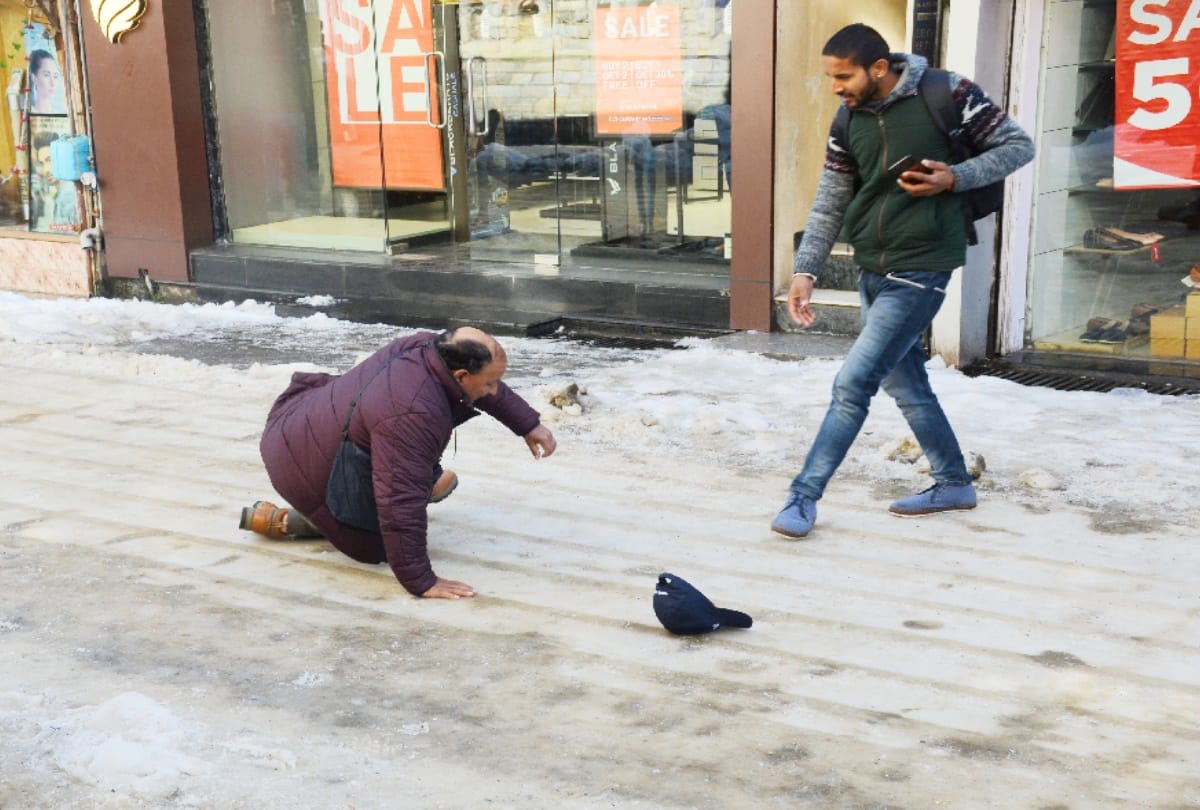 The roads of Shimla became killer, on more death due to slipping on snow, dozens injured