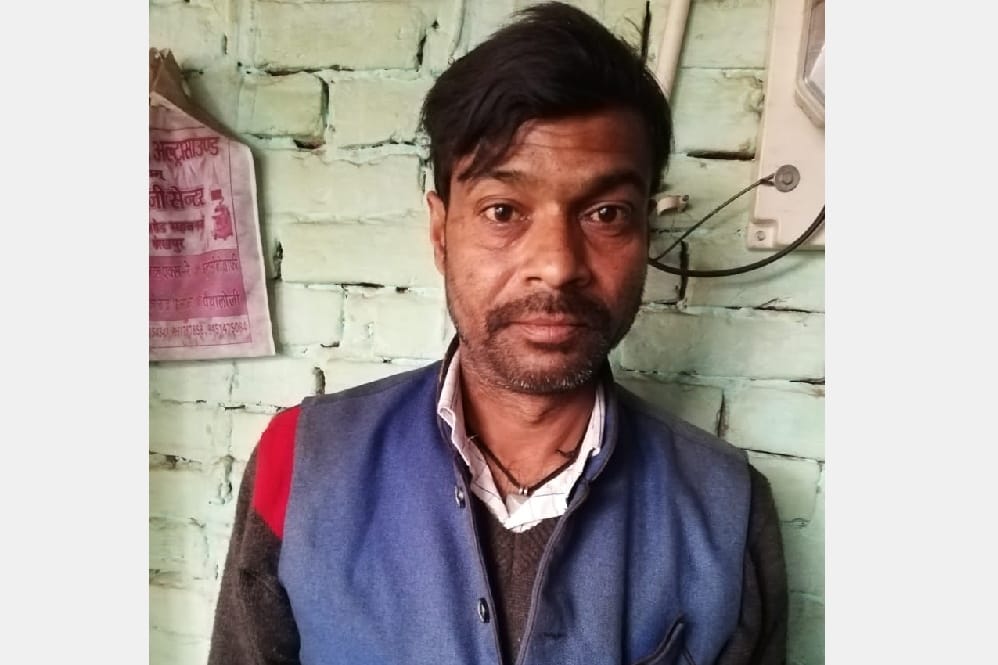 jeweller gun point looted