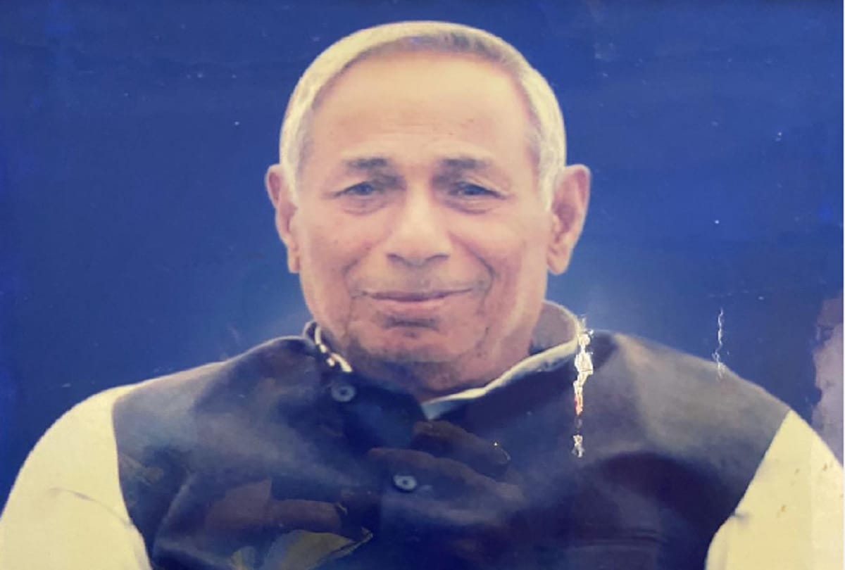 Last farewell to former military teacher with military honour