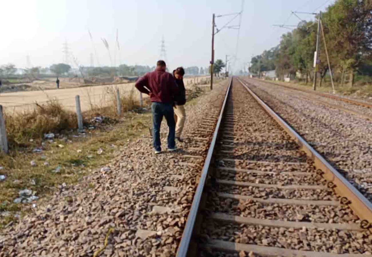 looting with passengers in rajdhani and Sampoorna Kranti Express
