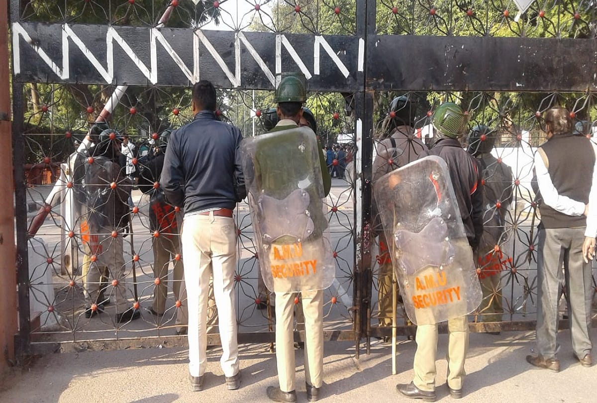 Aligarh Muslim University students protest against CAA chants against PM and Cm