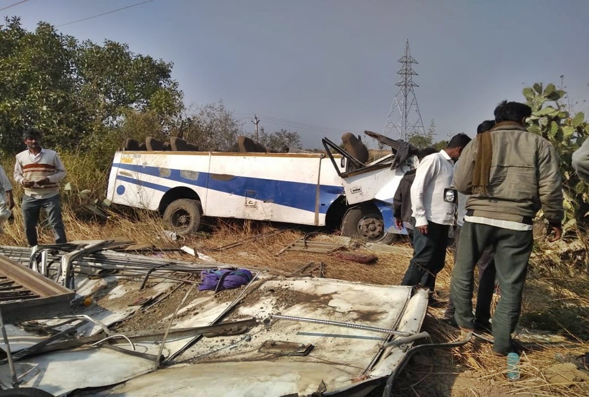 Bus met with an accident in JunagarhJ, Gujarat