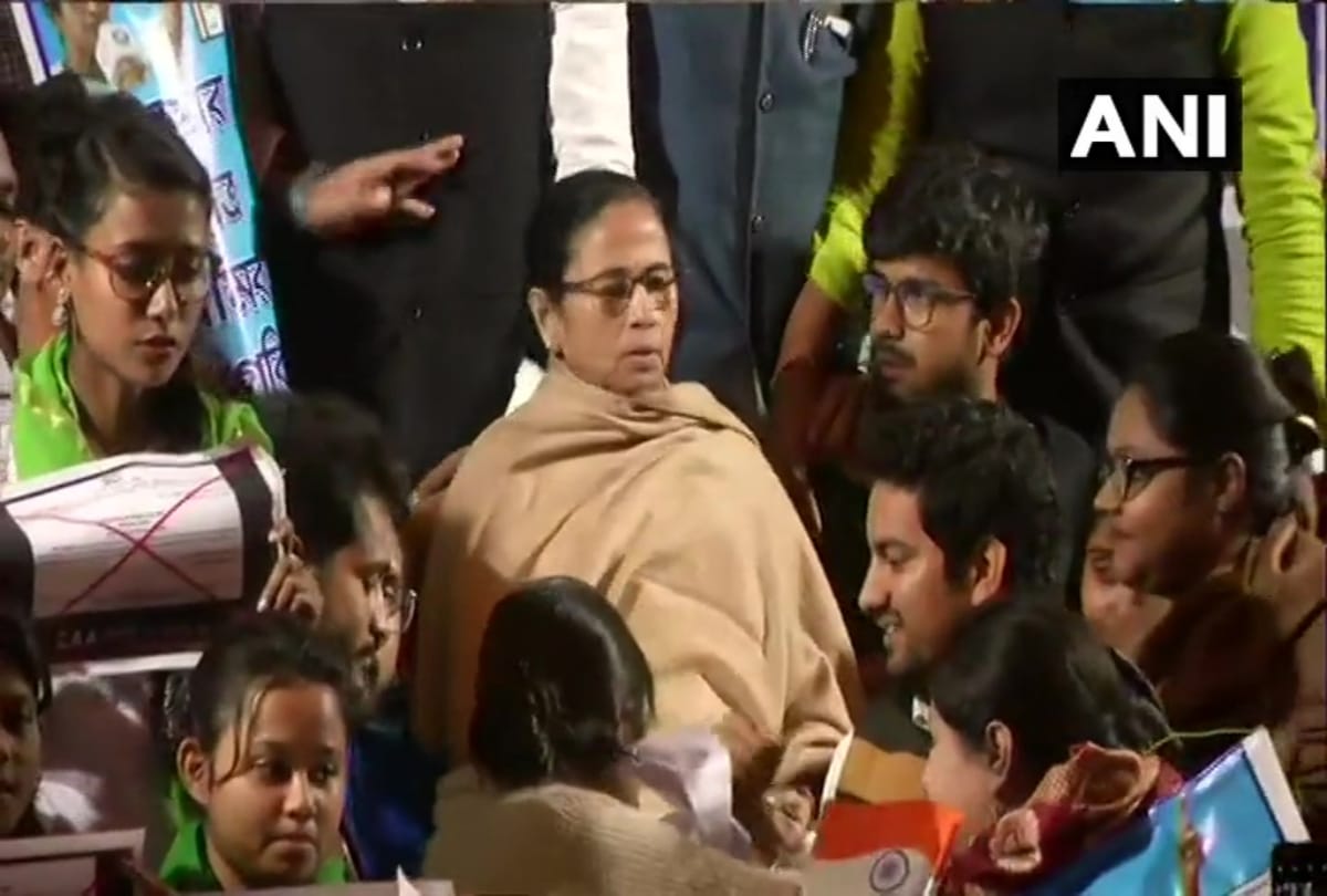 After meeting PM Modi Mamata banerjee went straight to CAA agitation