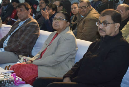 Guests boosted the spirits of the students in Debate Competition