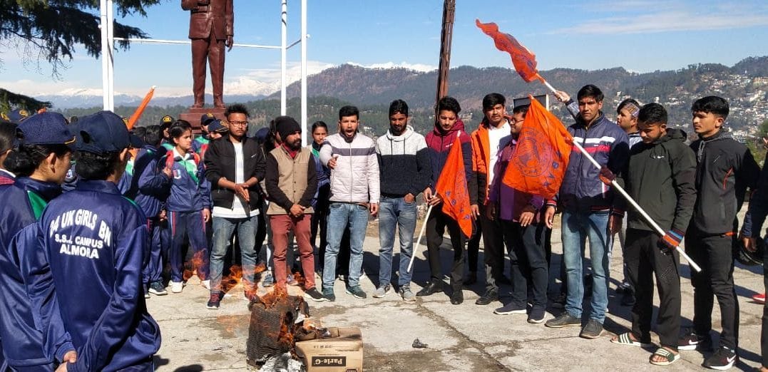 ABVP burns effigy of leftist organizations