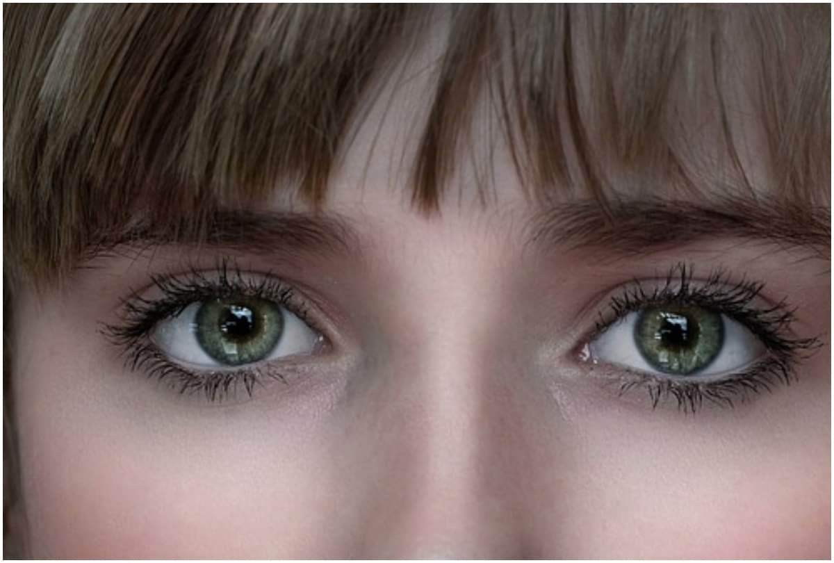 eye makeup tricks for beginners to start applying eye shadow