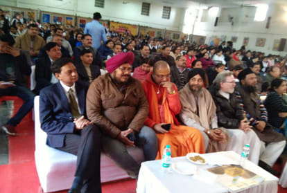 Mayor Naveen Jain Reachs in State level Murarilal Maheshwari Smriti Debate Competition