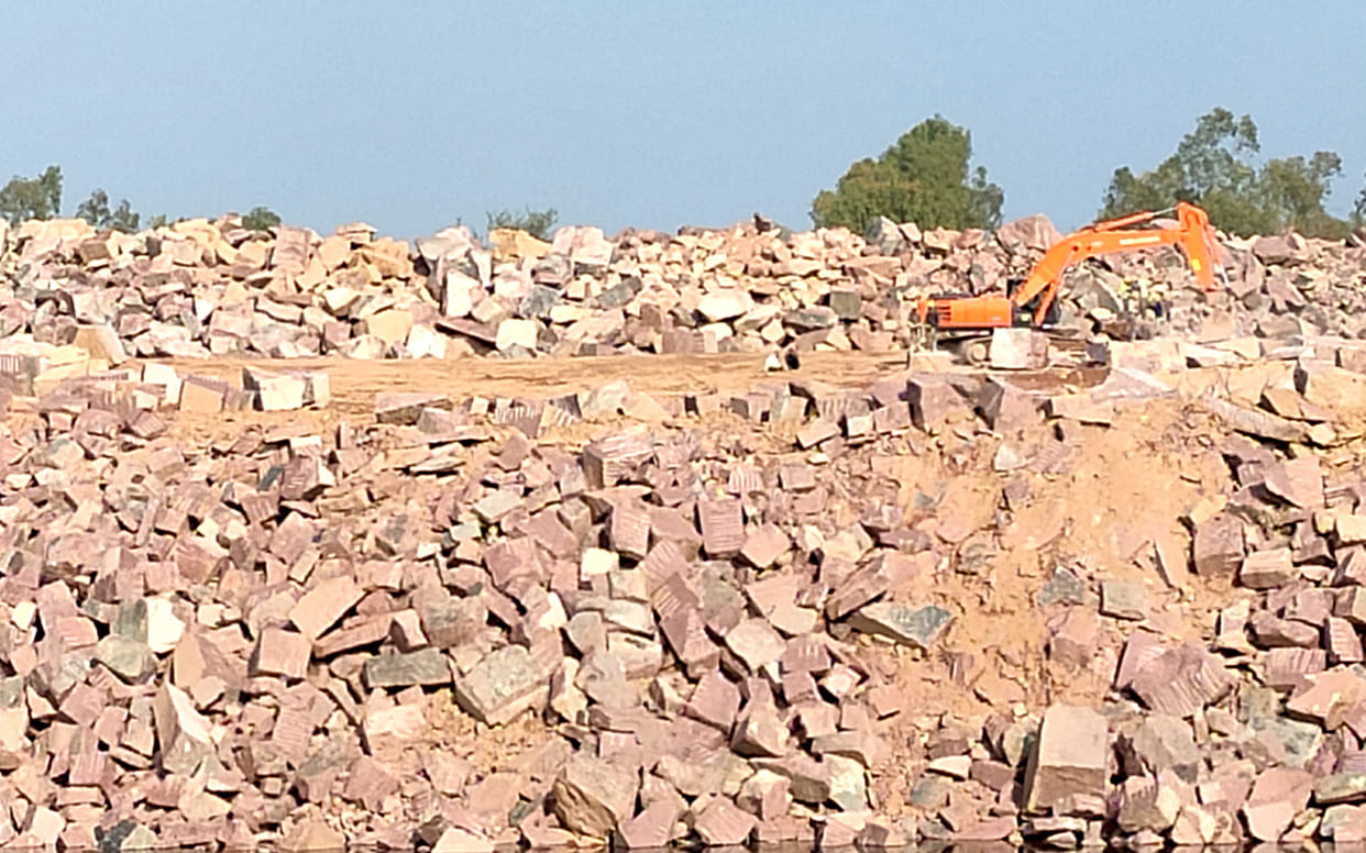 Granite Khadan snached Eight laboure job