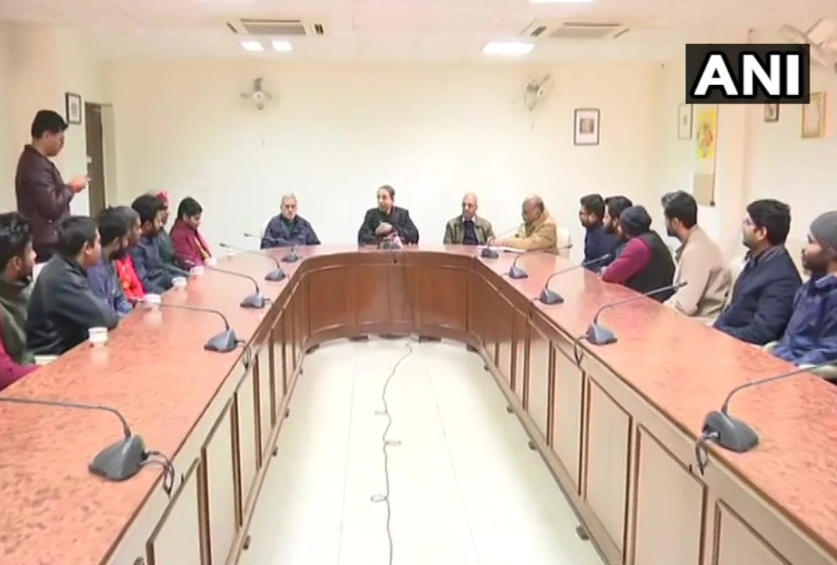 jnu vc meets students says illegal students in hostels may indulge in violence