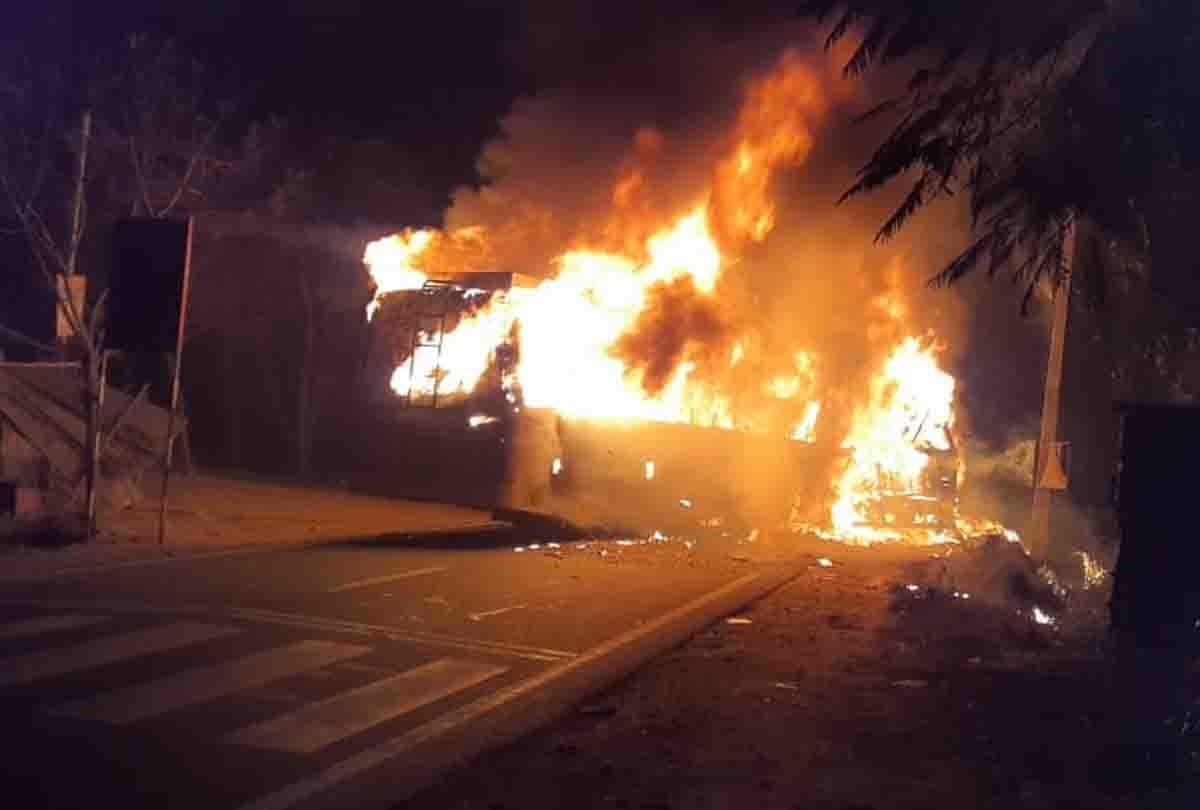 big disclosure in Kannauj bus accident, uncontrolled bus collided with truck after tire burst