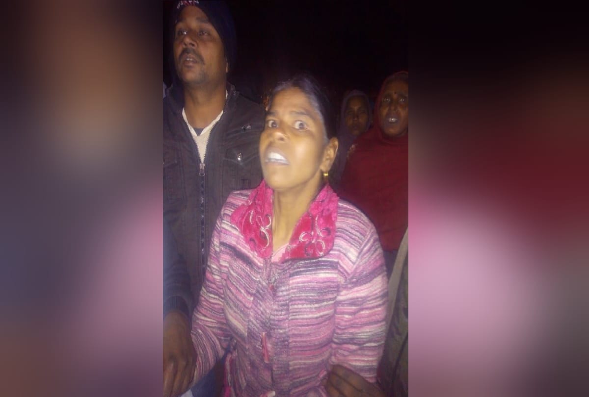 Kannauj UP Accident Innocent child kept pleading to save mother