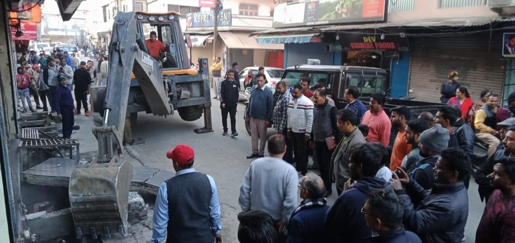Municipal Corporation breaks 24 encroachments