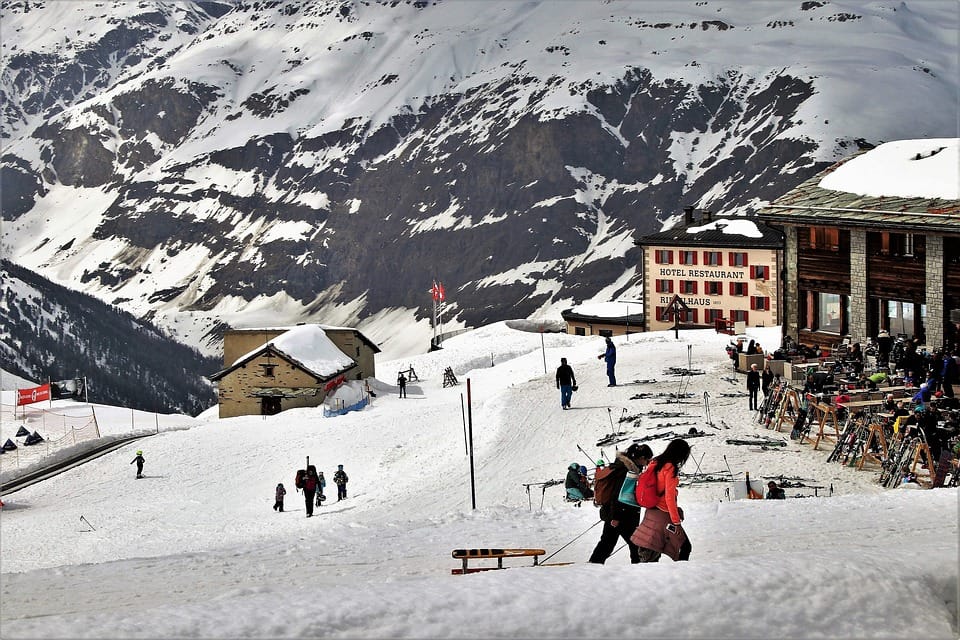 Cheapest Hotels In Shimla Manali And Mussoorie Hill Stations Know Best Budget Hotels Rates List In Hindi
