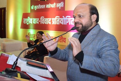 Guests boosted the spirits of the students in Debate Competition