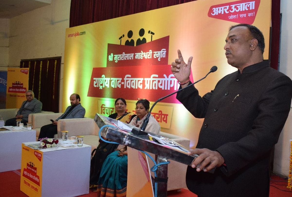 Mayor Naveen Jain Reachs in State level Murarilal Maheshwari Smriti Debate Competition