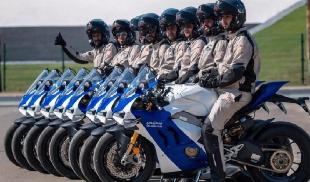 Suzuki Motorcycles India gifted modified suzuki gixxer sf 250 bikes to surat traffic police