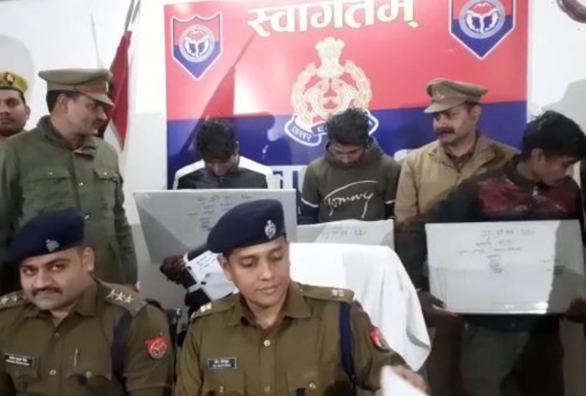 Shahpur police arrested four theft accused boys, snatch mobiles on road