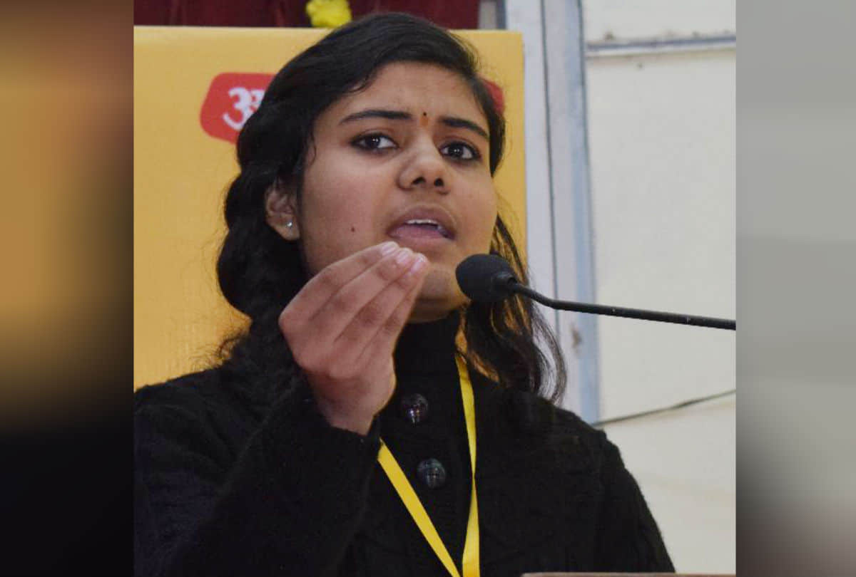 Shri Murarilal Maheshwari Smriti Debate Competition Held In Agra