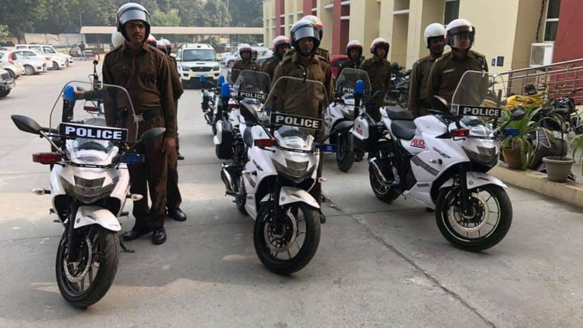Suzuki Motorcycles India gifted modified suzuki gixxer sf 250 bikes to surat traffic police