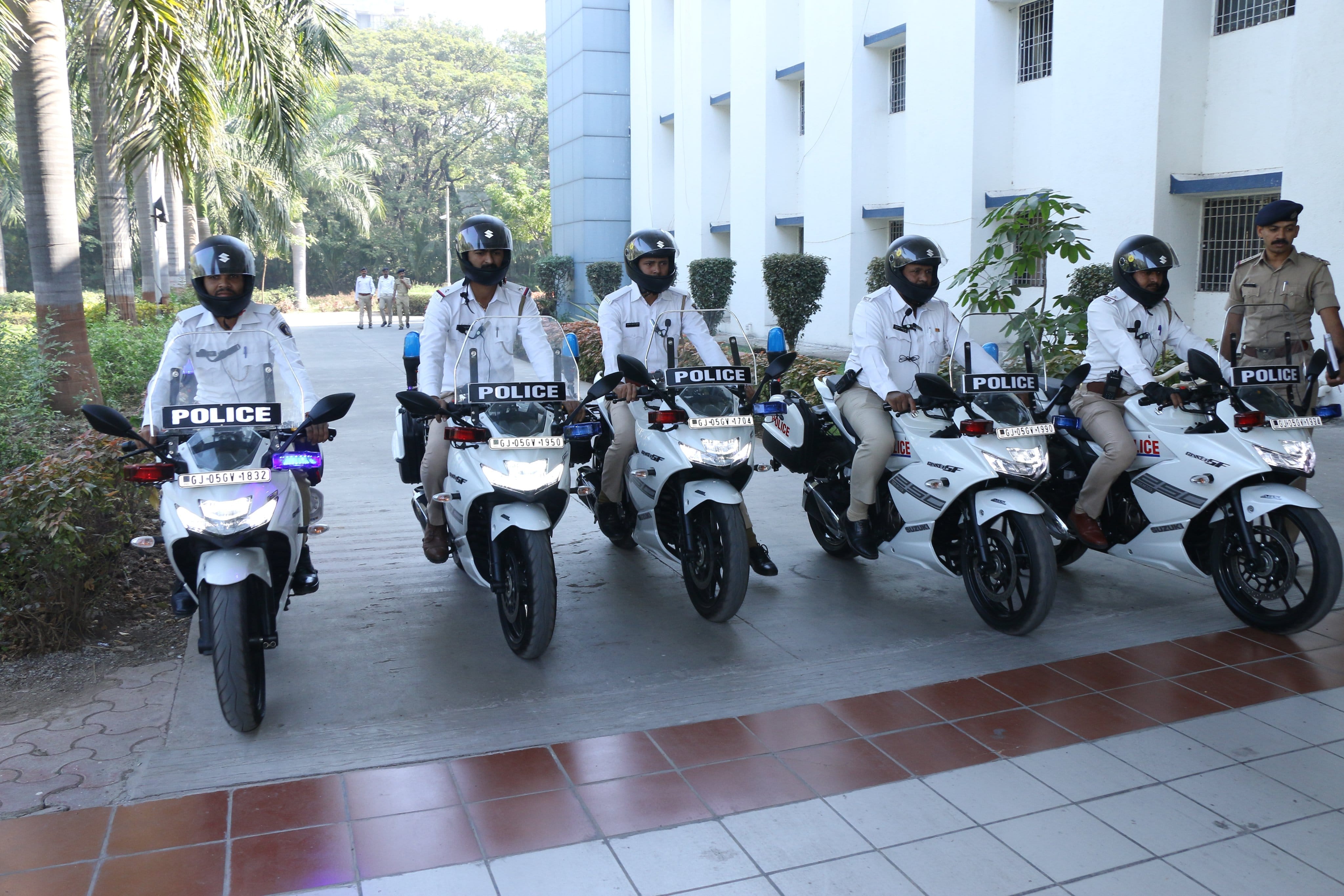 Suzuki Motorcycles India gifted modified suzuki gixxer sf 250 bikes to surat traffic police
