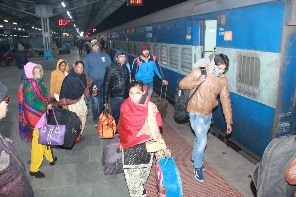 20 thausend more than people bogged in train