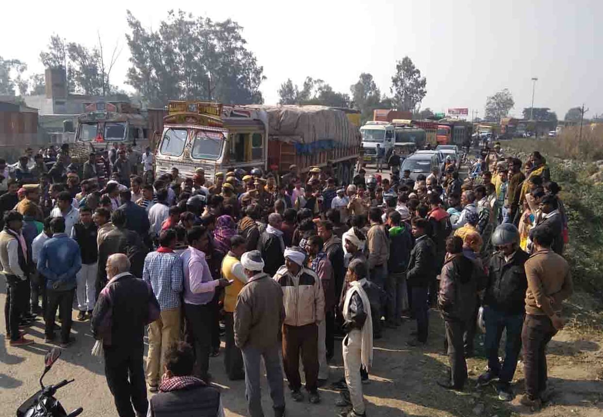 road accident in fatehpur, Mother and daughter died