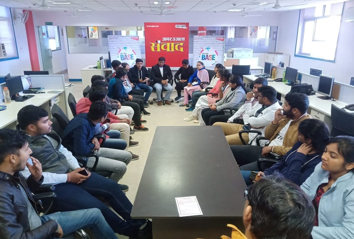 Students participate in Amar Ujala Samvad