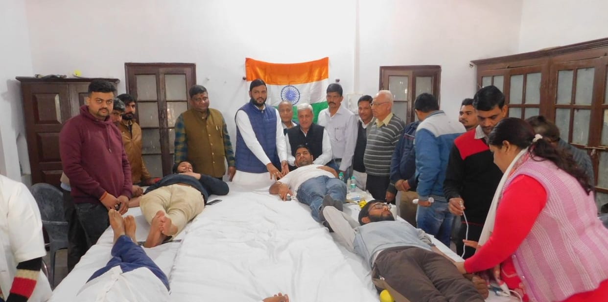 blood donate,camp,amar ujala,foundation