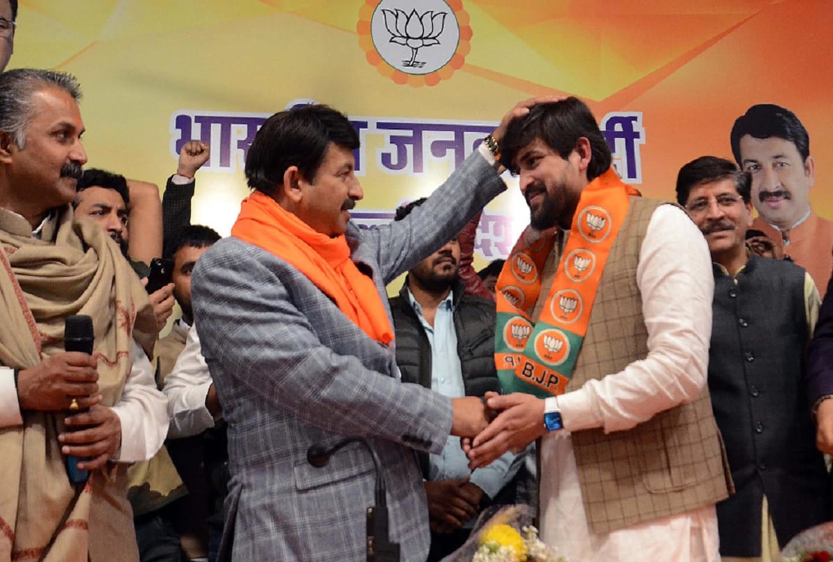 Former DU student union president Shakti Pratap joins BJP in presence of Manoj Tiwari